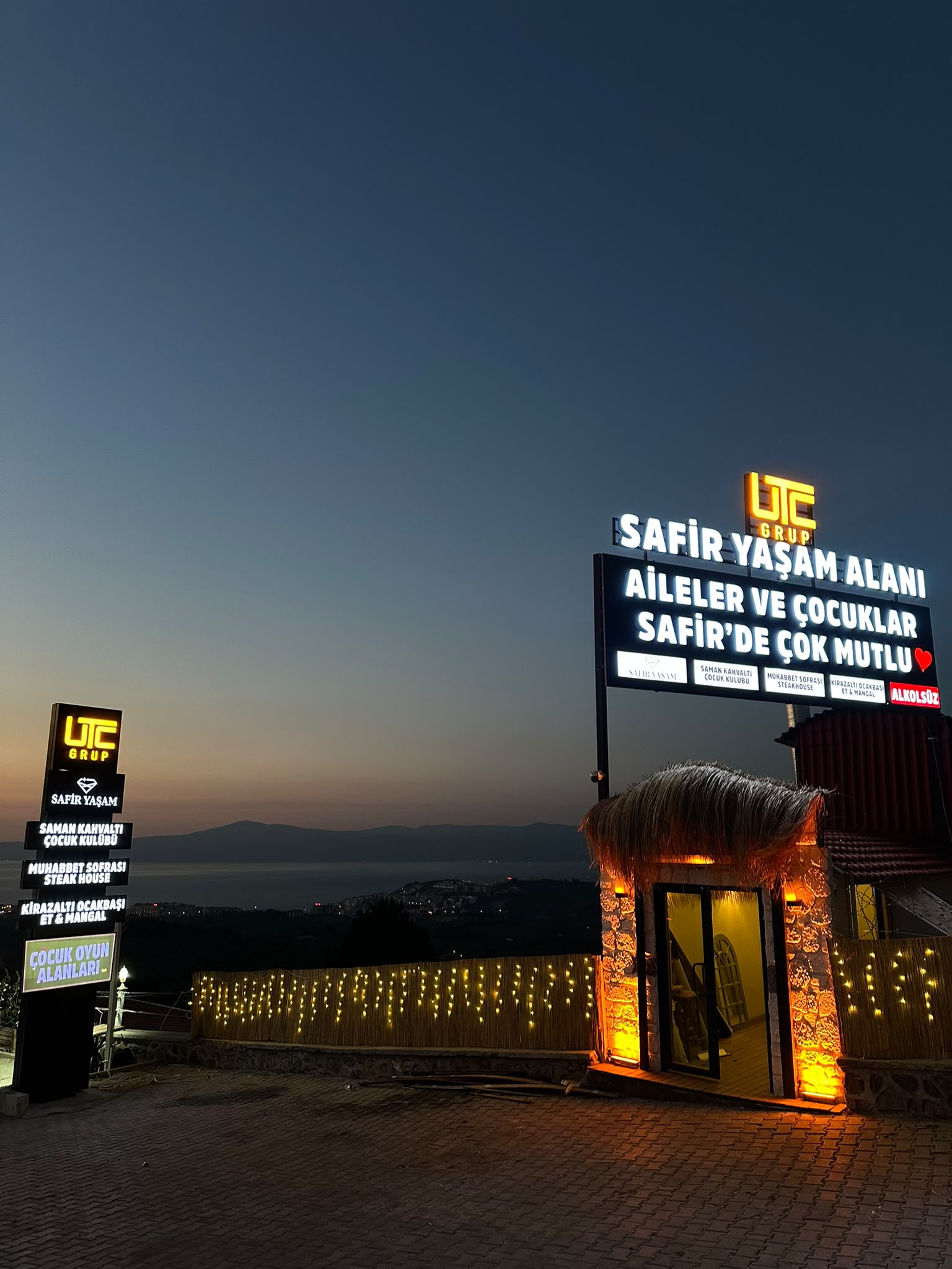 Safir Yaşam Alanı dış mekân ve tabela