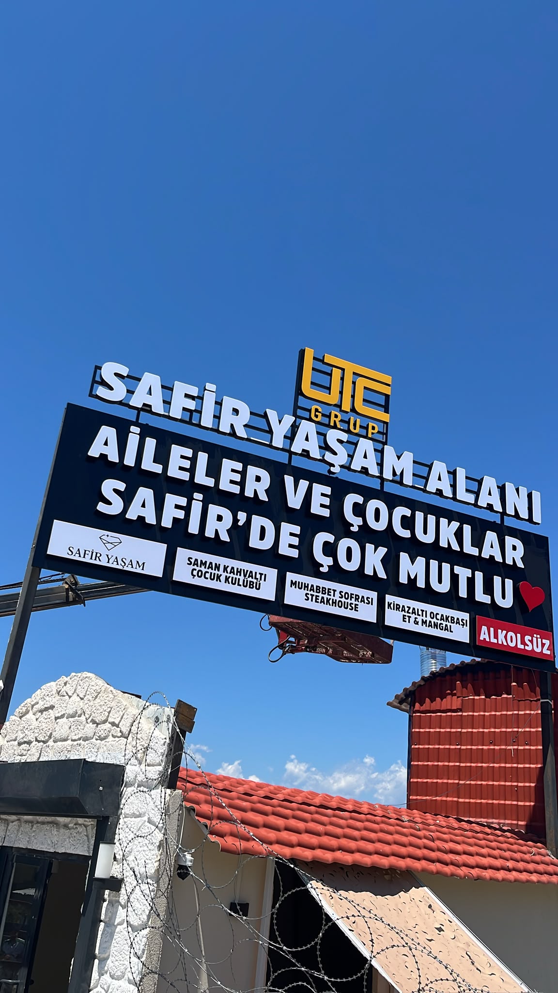 Safir Yaşam Alanı pano tabelası